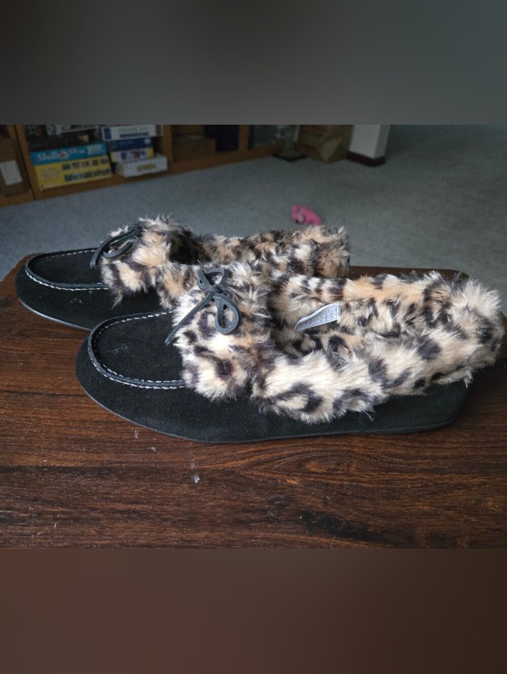 Womans Slippers - Picture 2 of 4